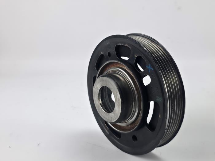 Gebrauchte Kurbelwelle Riemenscheibe Ford Focus 3 Wagon 1.0 Ti-VCT EcoBoost 12V 125 Preis € 36,30 Mit Mehrwertsteuer angeboten von WH Carparts