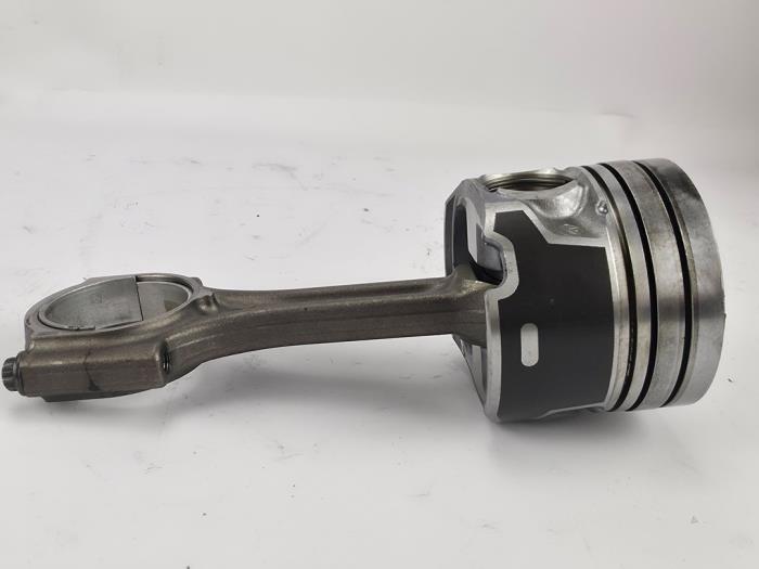 Used Piston Ford Focus 4 1.5 EcoBlue 120 Price € 54,45 Inclusive VAT offered by WH Carparts