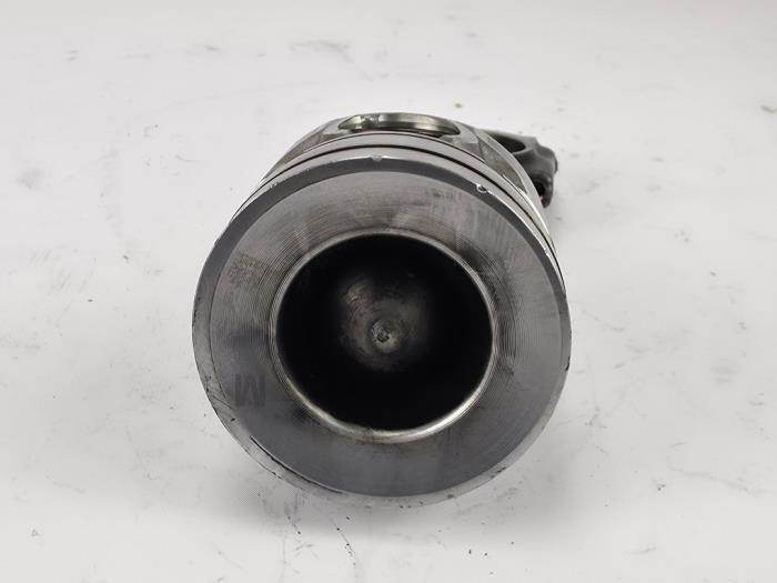 Used Piston Ford Focus 4 1.5 EcoBlue 120 Price € 54,45 Inclusive VAT offered by WH Carparts