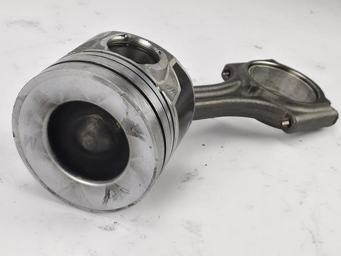 Used Piston Ford Focus 4 1.5 EcoBlue 120 Price € 54,45 Inclusive VAT offered by WH Carparts