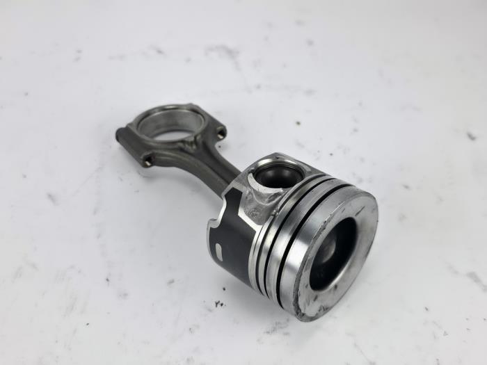 Used Piston Ford Focus 4 1.5 EcoBlue 120 Price € 54,45 Inclusive VAT offered by WH Carparts