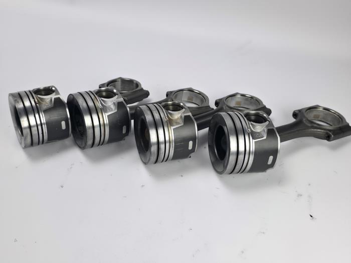 Used Piston Ford Focus 4 1.5 EcoBlue 120 Price € 145,20 Inclusive VAT offered by WH Carparts