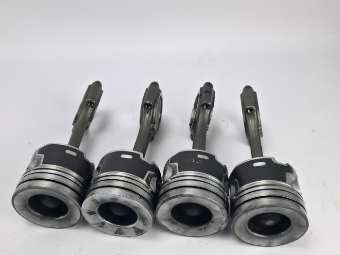 Used Piston Ford Focus 4 1.5 EcoBlue 120 Price € 145,20 Inclusive VAT offered by WH Carparts
