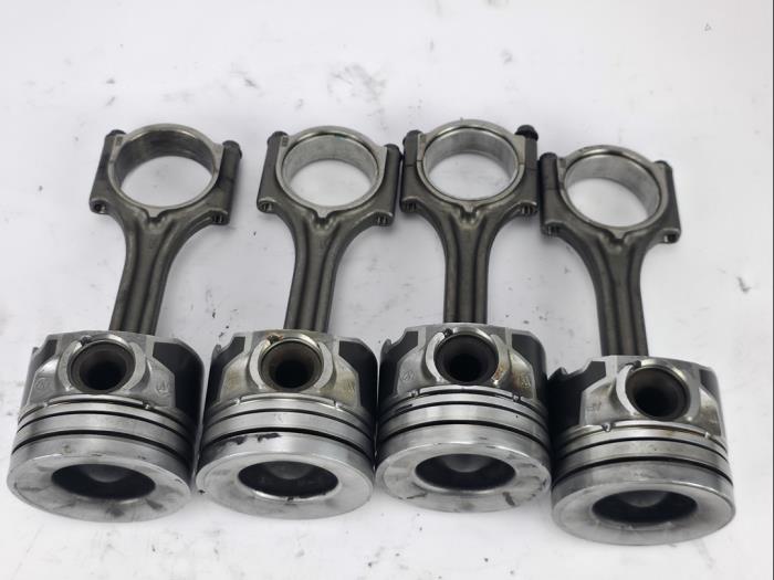 Used Piston Ford Focus 4 1.5 EcoBlue 120 Price € 145,20 Inclusive VAT offered by WH Carparts