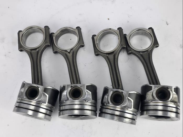 Used Piston Ford Focus 4 1.5 EcoBlue 120 Price € 145,20 Inclusive VAT offered by WH Carparts