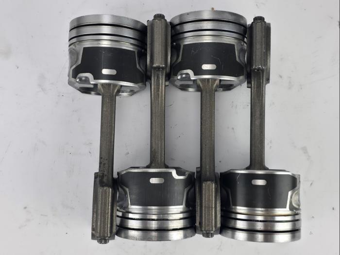 Piston d'un Ford Focus 4 1.5 EcoBlue 120 2021