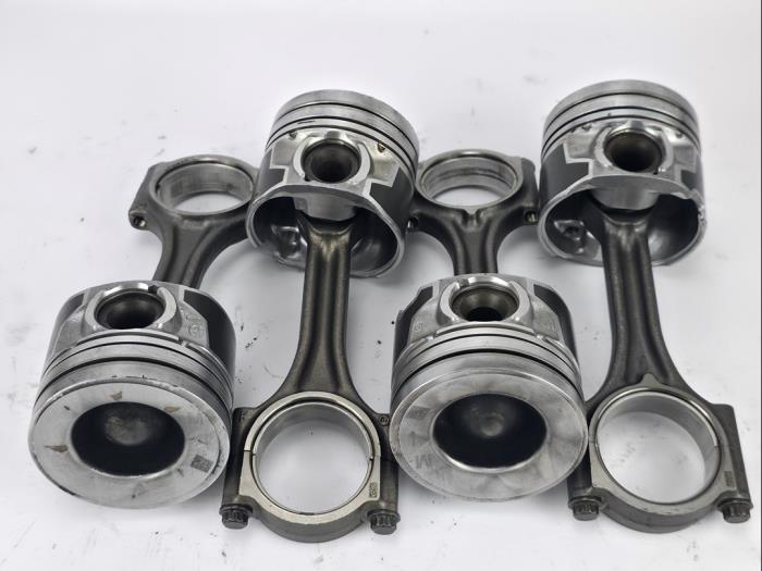 Used Piston Ford Focus 4 1.5 EcoBlue 120 Price € 145,20 Inclusive VAT offered by WH Carparts
