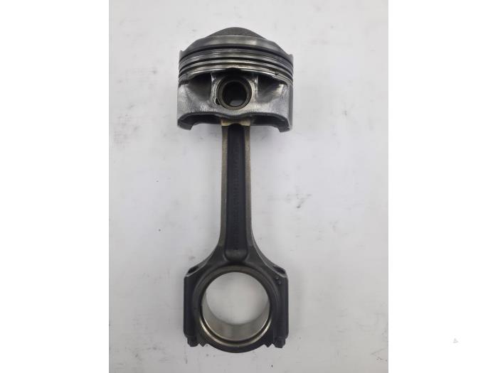 Usagé Piston Ford Focus 3 1.5 EcoBoost 16V 150 Prix € 48,40 Prix TTC proposé par WH Carparts