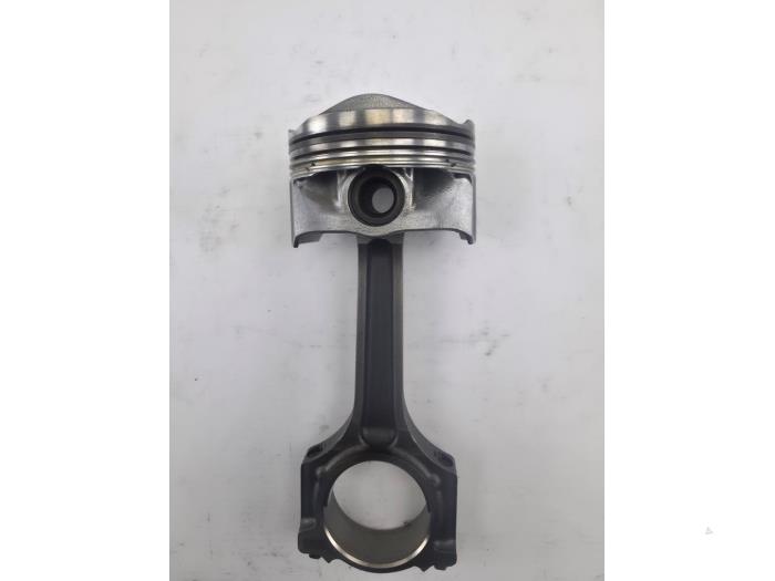 Usagé Piston Ford Focus 3 1.5 EcoBoost 16V 150 Prix € 48,40 Prix TTC proposé par WH Carparts