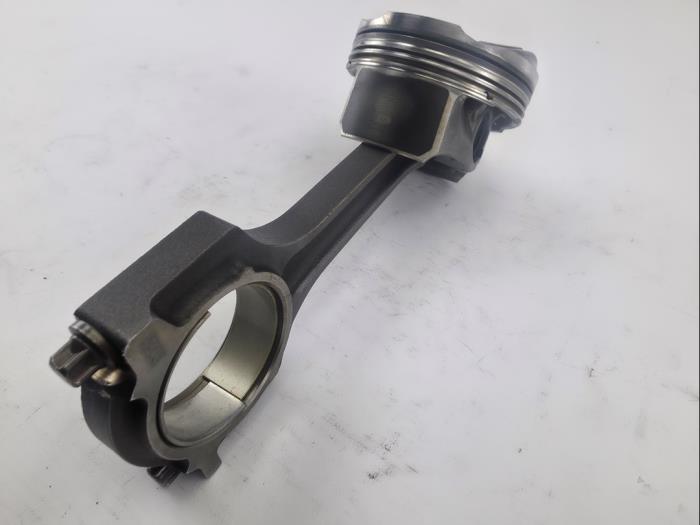 Usagé Piston Ford Focus 3 1.5 EcoBoost 16V 150 Prix € 48,40 Prix TTC proposé par WH Carparts