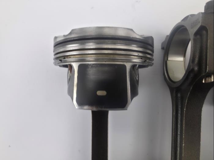 Piston d'un Ford Focus 3 1.5 EcoBoost 16V 150 2019