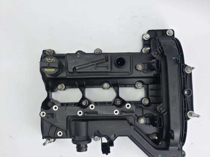 Ventildeckel van een Ford Focus 3 Wagon 1.0 Ti-VCT EcoBoost 12V 125 2016