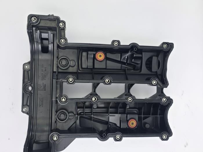 Ventildeckel van een Ford Focus 3 Wagon 1.0 Ti-VCT EcoBoost 12V 125 2016