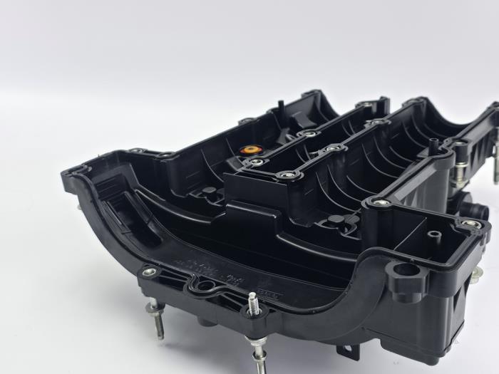 Ventildeckel van een Ford Focus 3 Wagon 1.0 Ti-VCT EcoBoost 12V 125 2016