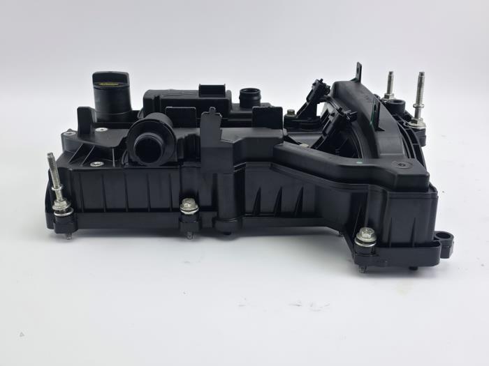 Ventildeckel van een Ford Focus 3 Wagon 1.0 Ti-VCT EcoBoost 12V 125 2016