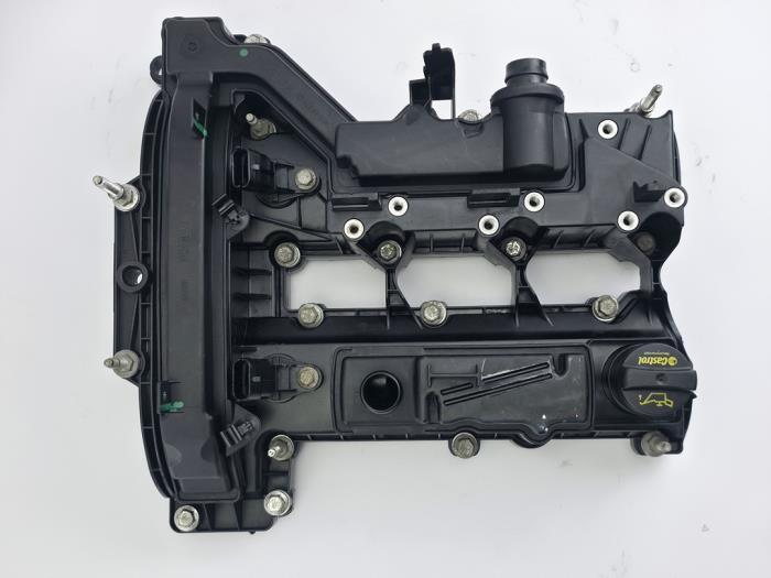 Ventildeckel van een Ford Focus 3 Wagon 1.0 Ti-VCT EcoBoost 12V 125 2016