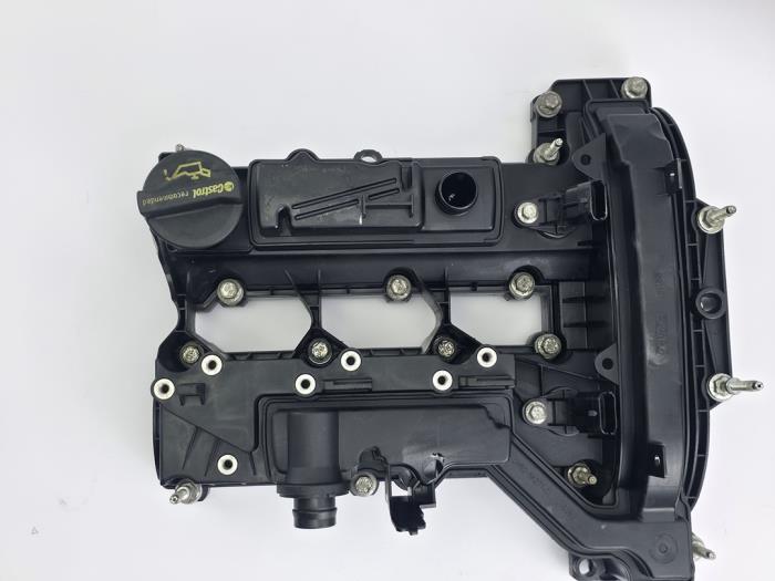 Ventildeckel van een Ford Focus 3 Wagon 1.0 Ti-VCT EcoBoost 12V 125 2016