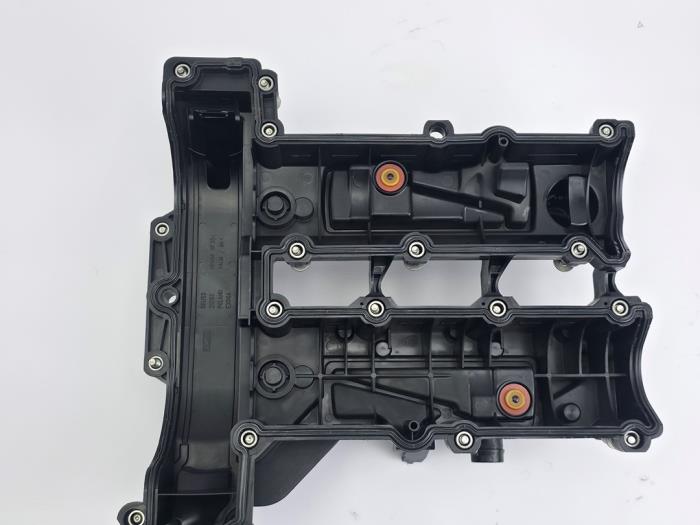 Ventildeckel van een Ford Focus 3 Wagon 1.0 Ti-VCT EcoBoost 12V 125 2016