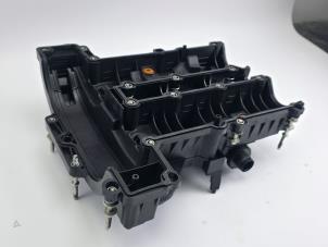 Ventildeckel van een Ford Focus 3 Wagon 1.0 Ti-VCT EcoBoost 12V 125 2016