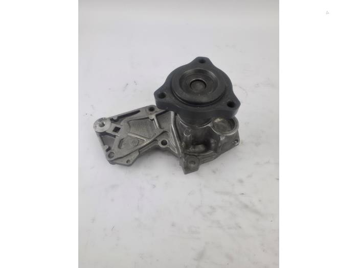 Pompe à eau d'un Ford Kuga II 1.5 EcoBoost 16V 150 2019