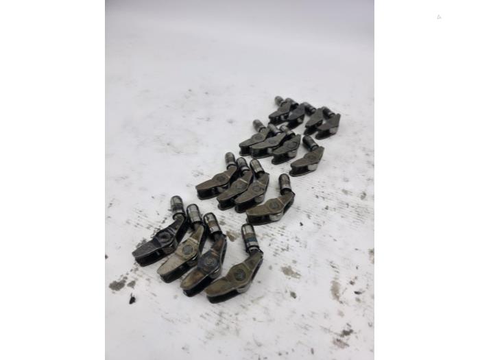 Ventilstößel van een Ford Transit 2.0 TDCi 16V Eco Blue 130 2020