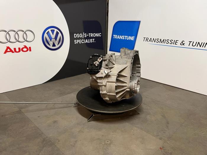 Caja de cambios de un Volkswagen Golf VII (AUA) 1.6 TDI BlueMotion 16V 2014