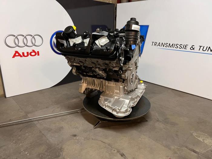 Engine from a Audi Q7 (4MB/4MG) 3.0 TDI V6 24V 2015