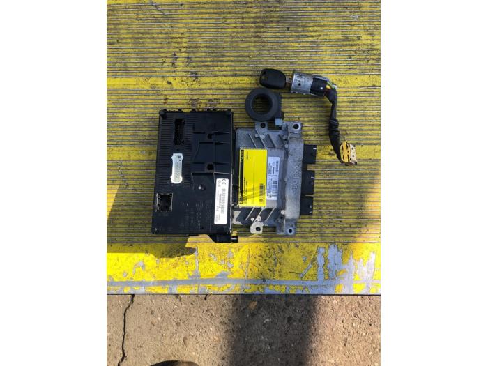Used Engine management computer Renault Twingo Price € 150,00 Margin scheme offered by Umit Sloperij