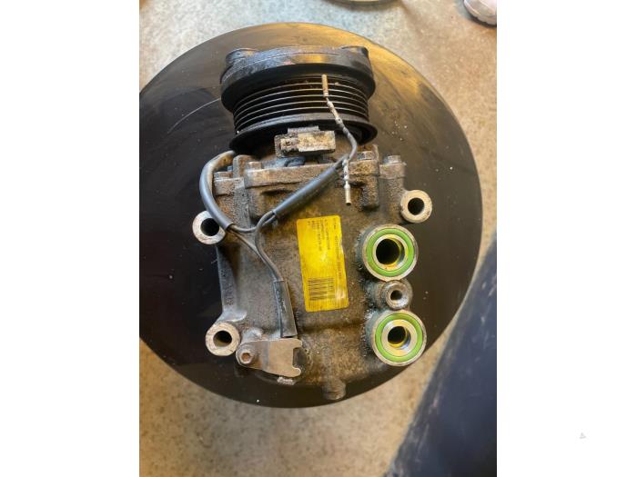 Air conditioning pump from a Ford KA 2006