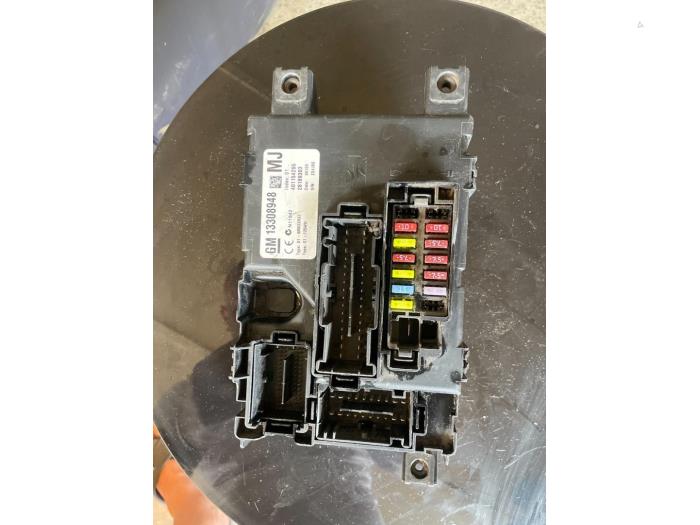 Fuse box Opel Corsa D AM433RX2 DELPHI Umit Sloperij