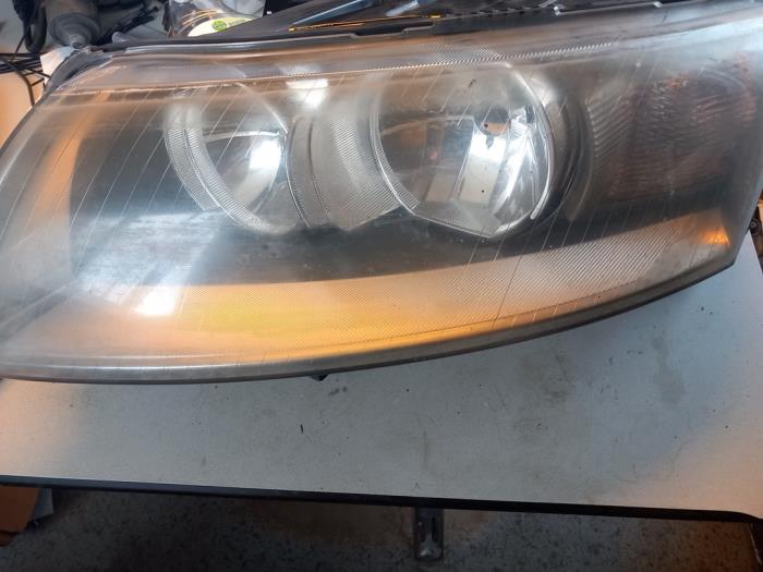 Używane Reflektor lewy Audi A6 (C6) 2.4 V6 24V Cena € 150,00 Procedura marży oferowane przez Umit Sloperij