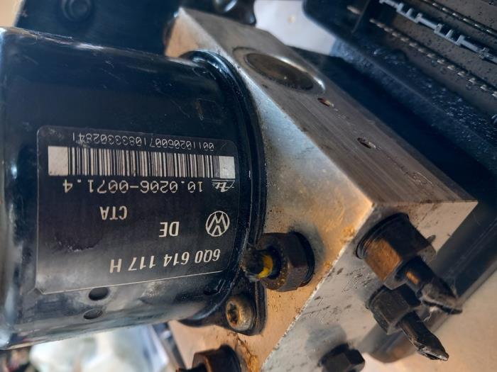 Usagé Bloc ABS Volkswagen Polo IV (9N1/2/3) 1.2 Prix € 50,00 Règlement à la marge proposé par Umit Sloperij