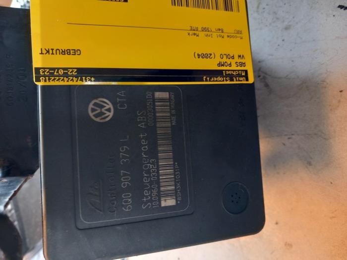 Usagé Bloc ABS Volkswagen Polo IV (9N1/2/3) 1.4 FSI 16V Prix € 50,00 Règlement à la marge proposé par Umit Sloperij