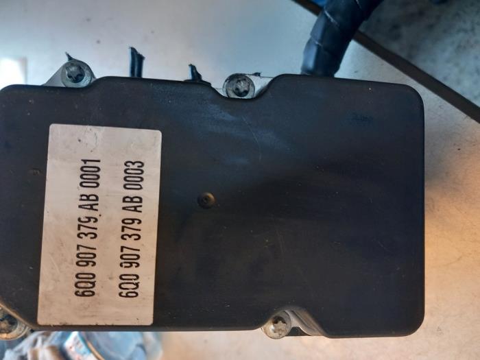 Begagnade ABS-pump Seat Ibiza III (6L1) 1.9 TDI FR Pris € 200,00 Marginaltabell erbjuds av Umit Sloperij