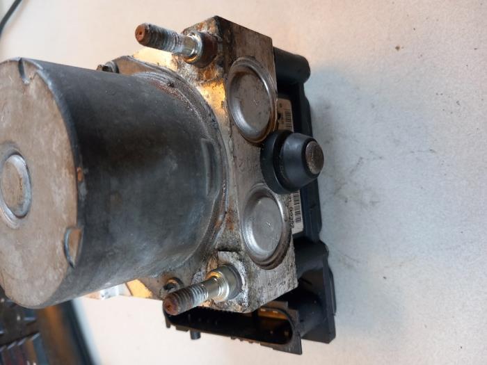 ABS Pumpe van een Renault Twingo (C06) 1.2 2007