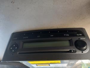 Używane Radioodtwarzacz CD Fiat Grande Punto (199) Cena € 50,00 Procedura marży oferowane przez Umit Sloperij