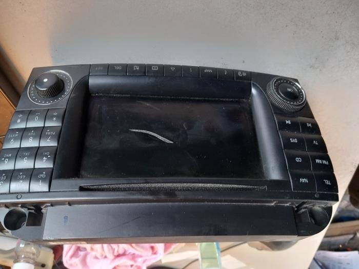 Używane Radio Mercedes S (W220) Cena € 350,00 Procedura marży oferowane przez Umit Sloperij