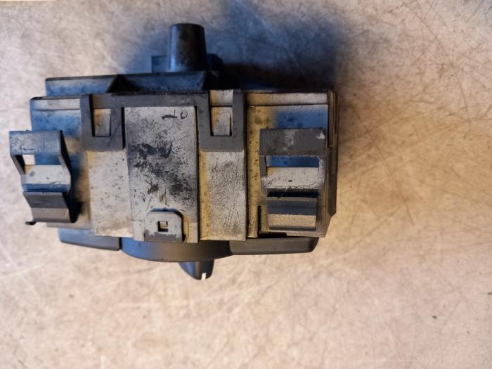 Light switch from a BMW 1 serie (E87/87N) 116d 16V 2011