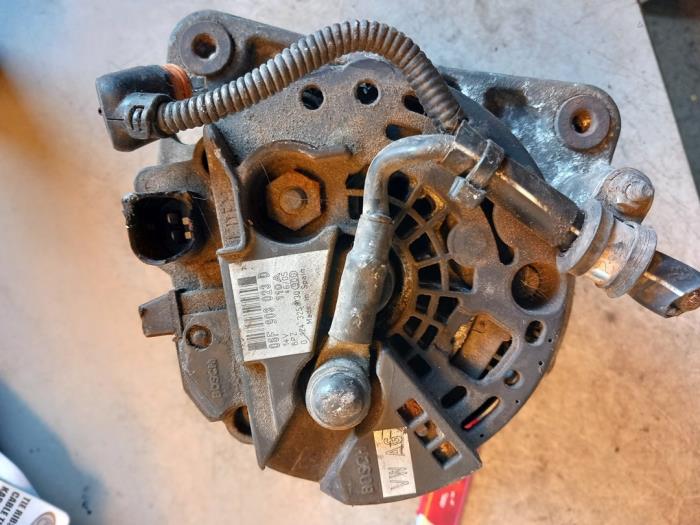 Used Dynamo Volkswagen Crafter 2.5 TDI 28/30/32/35 LWB Price € 90,00 Margin scheme offered by Umit Sloperij