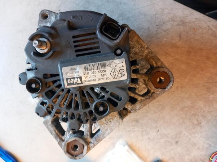 Begagnade Dynamo Renault Megane II (BM/CM) 1.6 16V Pris € 30,00 Marginaltabell erbjuds av Umit Sloperij