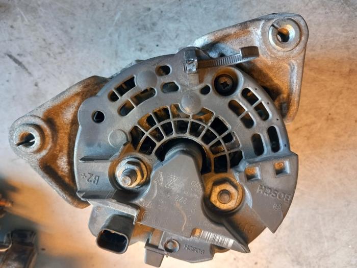 Usagé Dynamo Opel Corsa D 1.0 12V Twinport Prix € 40,00 Règlement à la marge proposé par Umit Sloperij