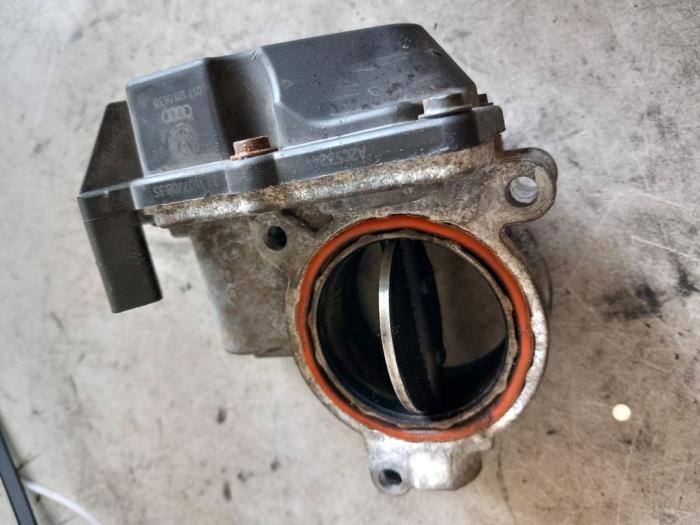 Usagé Boitier papillon Audi A6 (C6) 3.0 V6 24V TFSI Quattro Prix € 50,00 Règlement à la marge proposé par Umit Sloperij