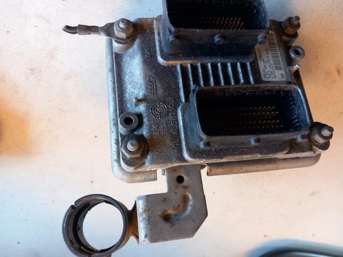 Engine management computer Lancia Ypsilon (843), 2003 / 2011 1.4 16V, Hatchback, Petrol, 1.368cc, 70kW (95pk), FWD, 843A1000, 2003-10 / 2011-12, 843AXC1 (Used)