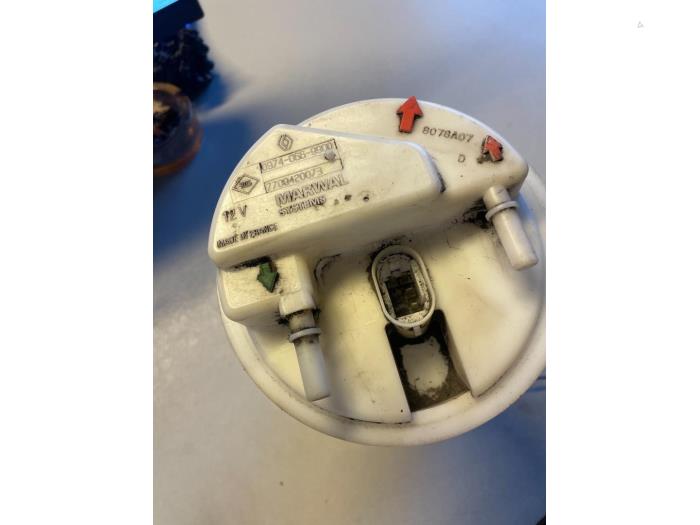 Usagé Pompe essence Renault Twingo (C06) 1.2 Prix € 40,00 Règlement à la marge proposé par Umit Sloperij