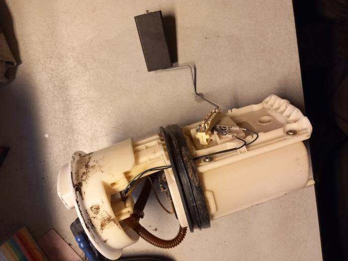 Usagé Pompe essence Volkswagen Polo IV (9N1/2/3) 1.2 Prix € 40,00 Règlement à la marge proposé par Umit Sloperij