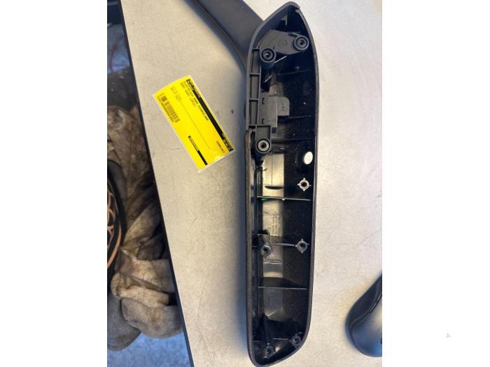Usados Interruptor de ventanilla eléctrica Seat Exeo ST (3R5) Precio € 55,00 Norma de margen ofrecido por Umit Sloperij