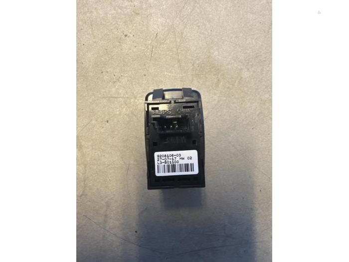 Usados Interruptor de ventanilla eléctrica BMW X2 Precio € 15,00 Norma de margen ofrecido por Umit Sloperij