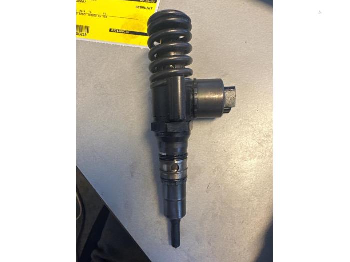 Usagé Injecteurs Volkswagen Golf V (1K1) 2.0 TDI 16V Prix € 50,00 Règlement à la marge proposé par Umit Sloperij