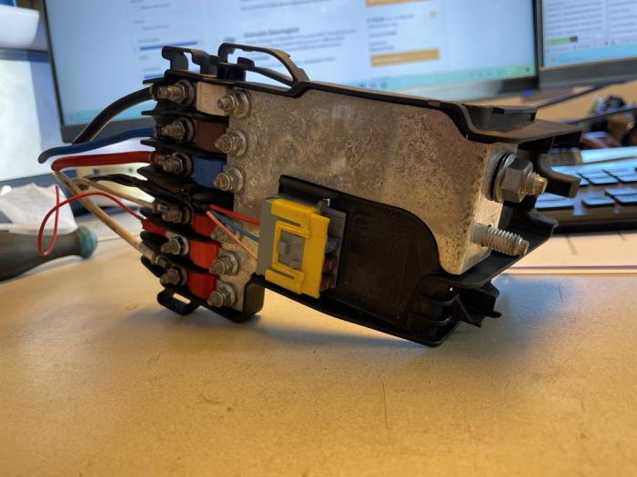 Fuse box Peugeot Partner Tepee 1.6 BlueHDi 100 9812078380