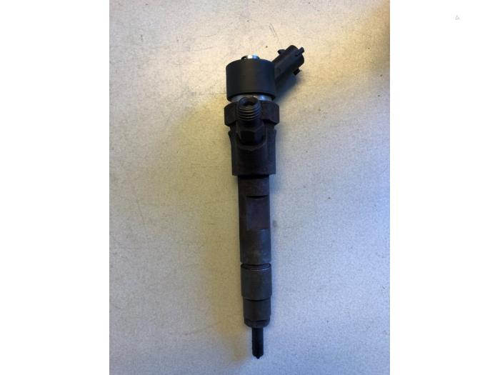 Injector (diesel) from a Vauxhall Vivaro A Combi 2.0 CDTI 2007